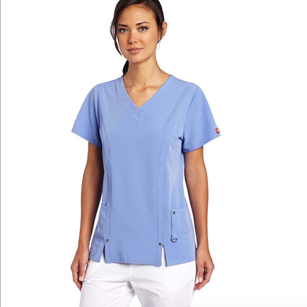 Dickies Women's stretch Scrub Top, ciel, small